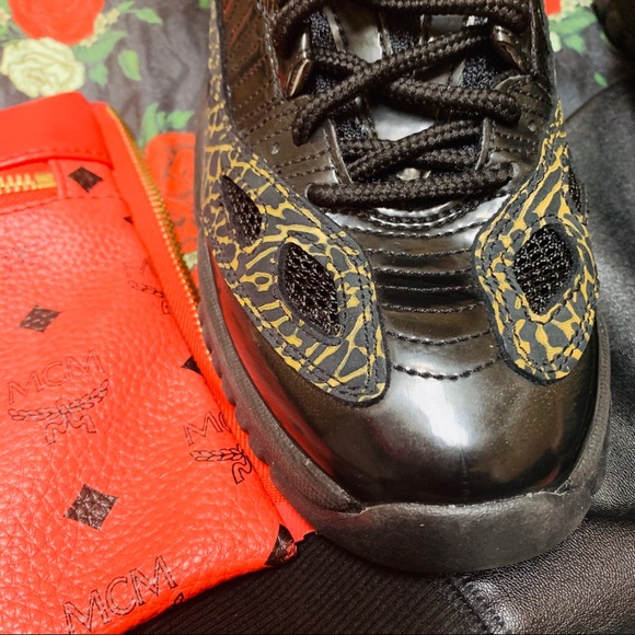 Air Jordan Retro 11 Low - Picture 6 of 8